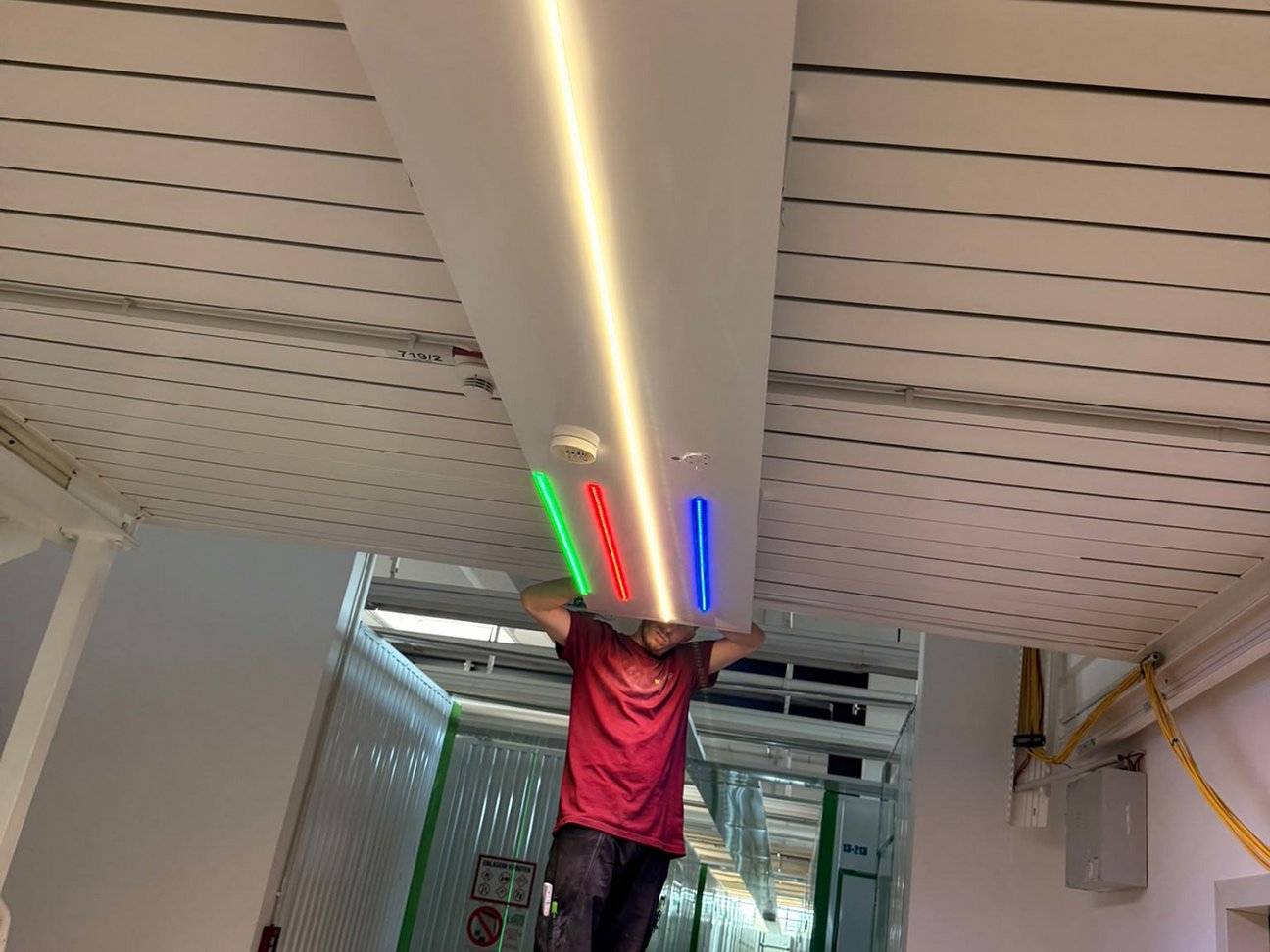 Orientierungshilfen: LED Farben für die Lager-Boxen Bereiche. Orientierungshilfen: LED Farben für die Lager-Boxen Bereiche.