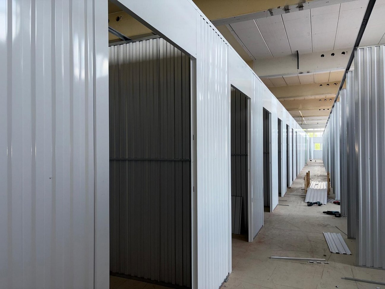 Lager-Boxen Aufbau  Boxenanodnung im LSH Self Storage in Ludwigsburg.