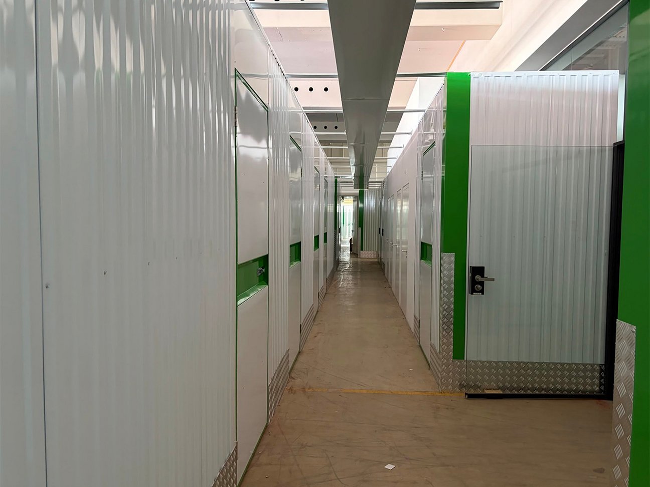 LSH Lager-Boxen Ausbau - Der Aufbau der Lager-Boxen ist weitesgehend fertig.