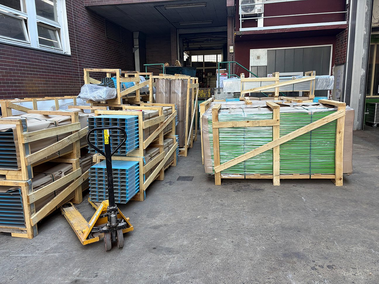 Self Storage Systembau - Startbereit für den Lager-Boxen Aufbau.