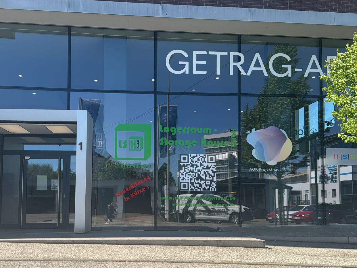 Heller transparenter Zugangsbereich ins GETRAG-AREAL in Ludwigsburg.
