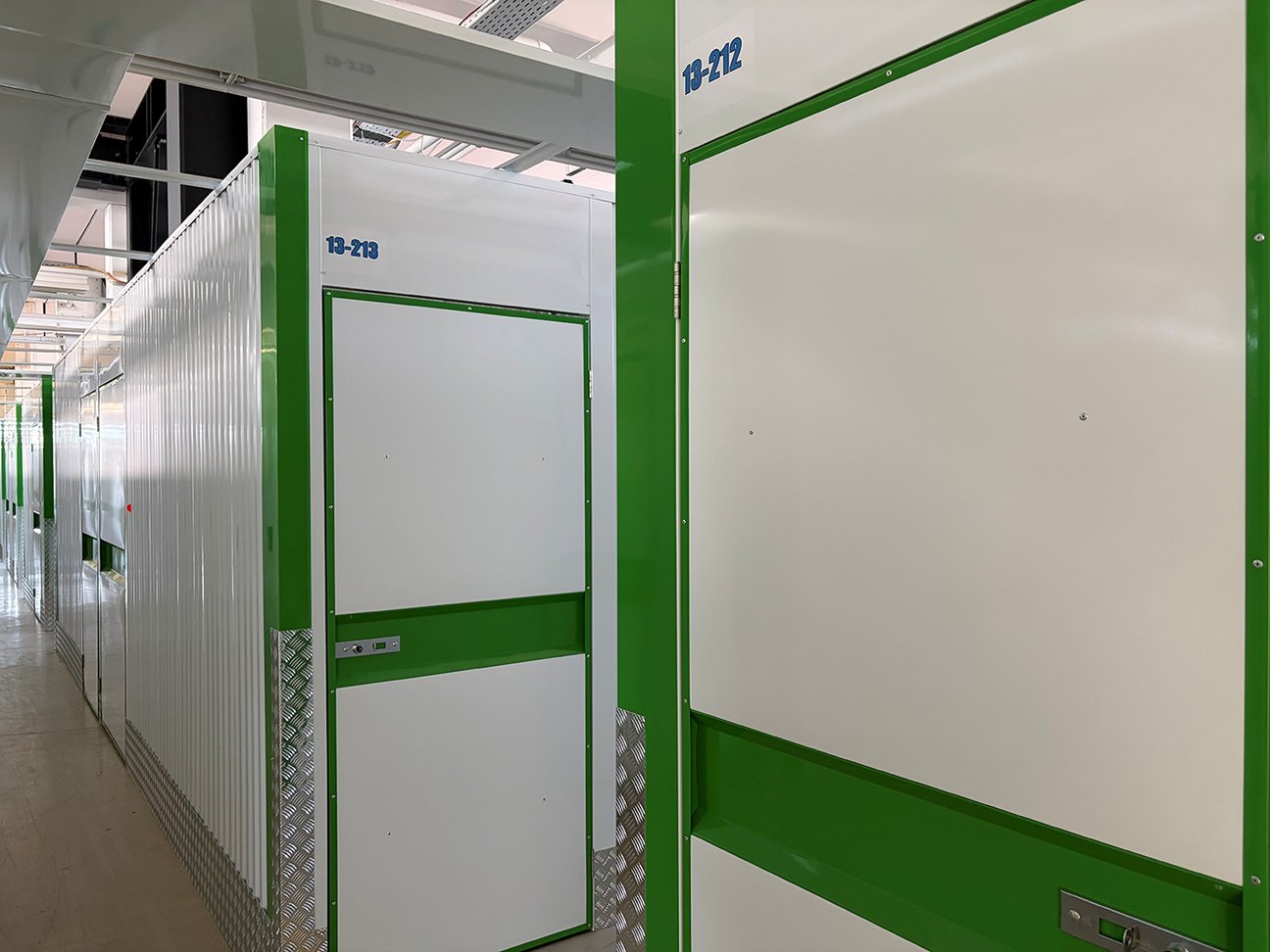 LSH 2 in Ludwigsburg - Lager-Boxen Bereich blau fertig LSH 2 in Ludwigsburg - Lager-Boxen Bereich blau fertig